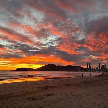 Apartament Avenida Atlantica, Beira Mar, Pe Na Areia Balneário Camboriú Zewnętrze zdjęcie