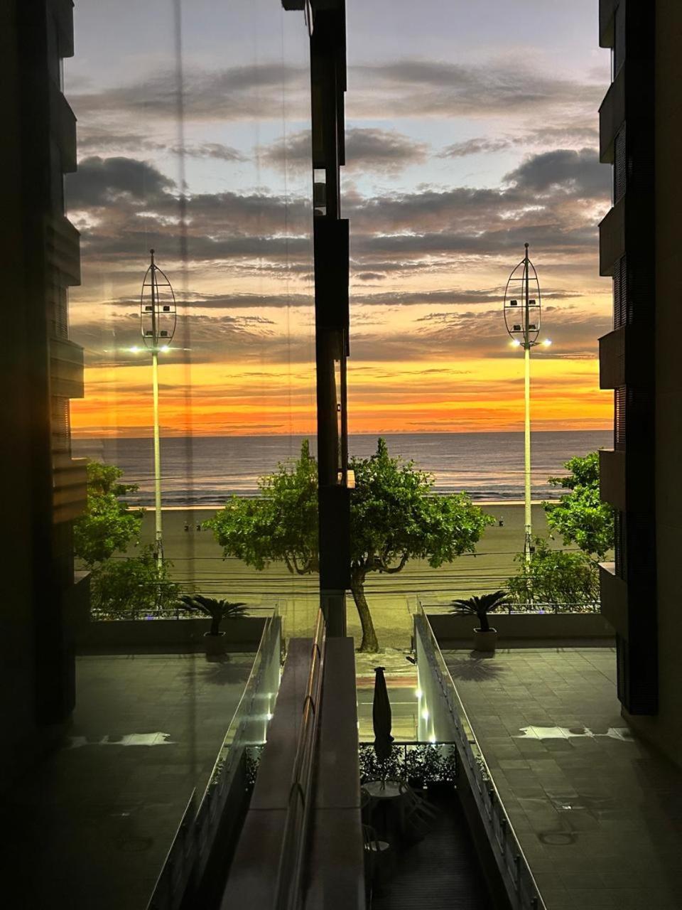 Apartament Avenida Atlantica, Beira Mar, Pe Na Areia Balneário Camboriú Zewnętrze zdjęcie